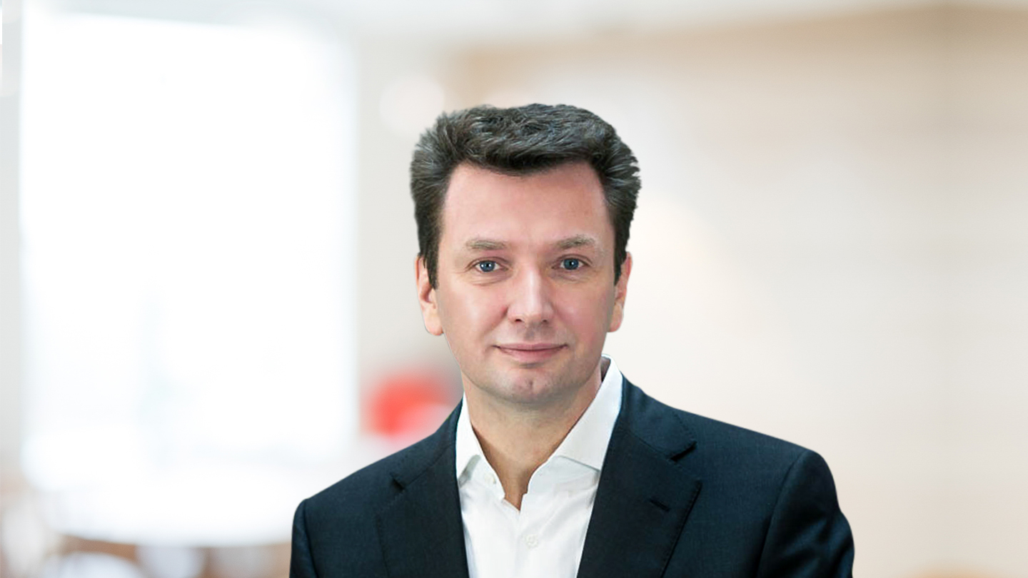 Headshot of Andreas Dullweber